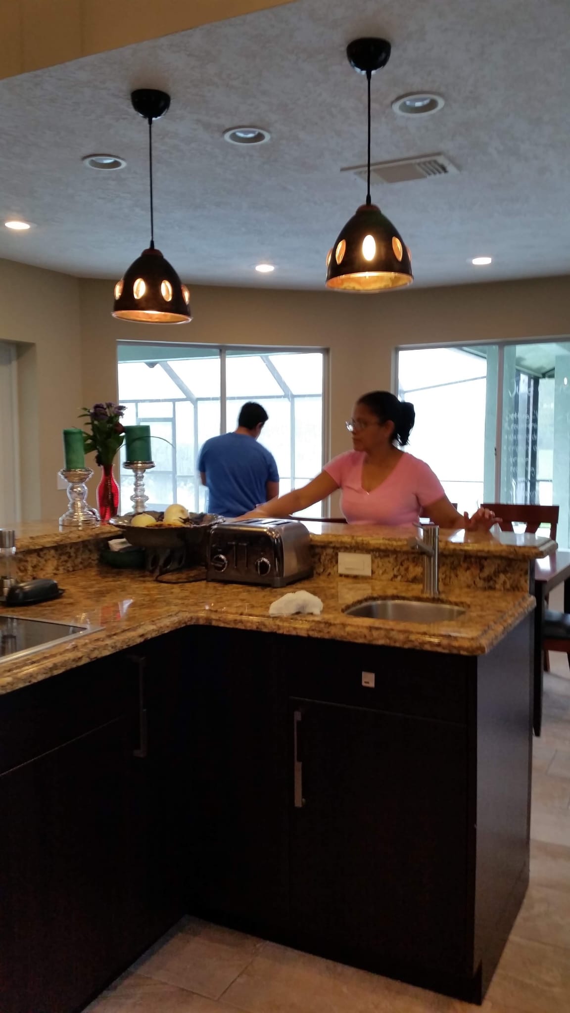 El equipo de A Caring Sparkle Cleaning